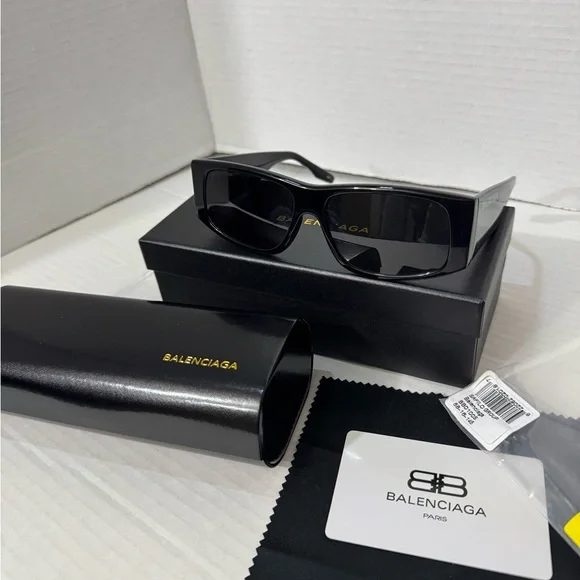 BALENCIAGA Rectangular Black Frame Grey Lenses Size 56mm Unisex Sunglasses NEW - Picture 3 of 12